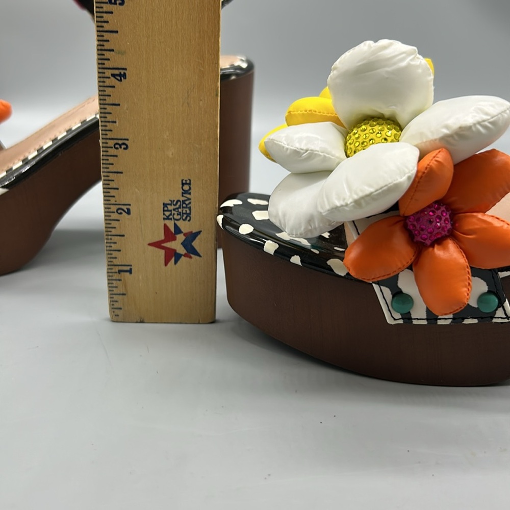 Betsey Johnson Black and White Floral Heels - Picture 8 of 8